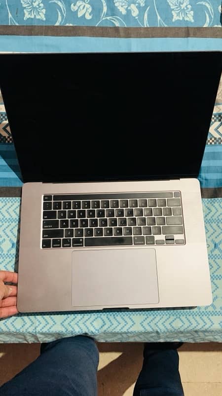 MACBOOK PRO 2019 16 INCH 32 GB RAM 512 GB NVME 4 GB GRAPHICS CARD 2