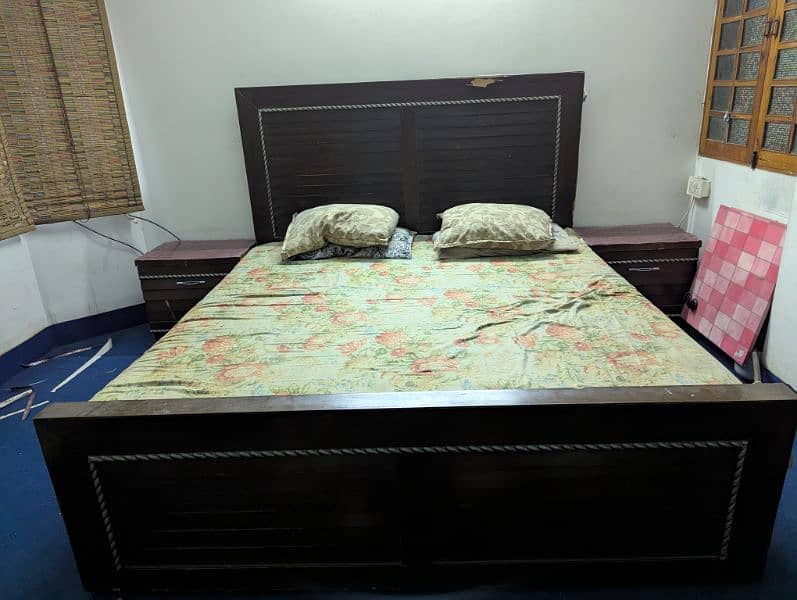 Double bed wooden in good condition 1