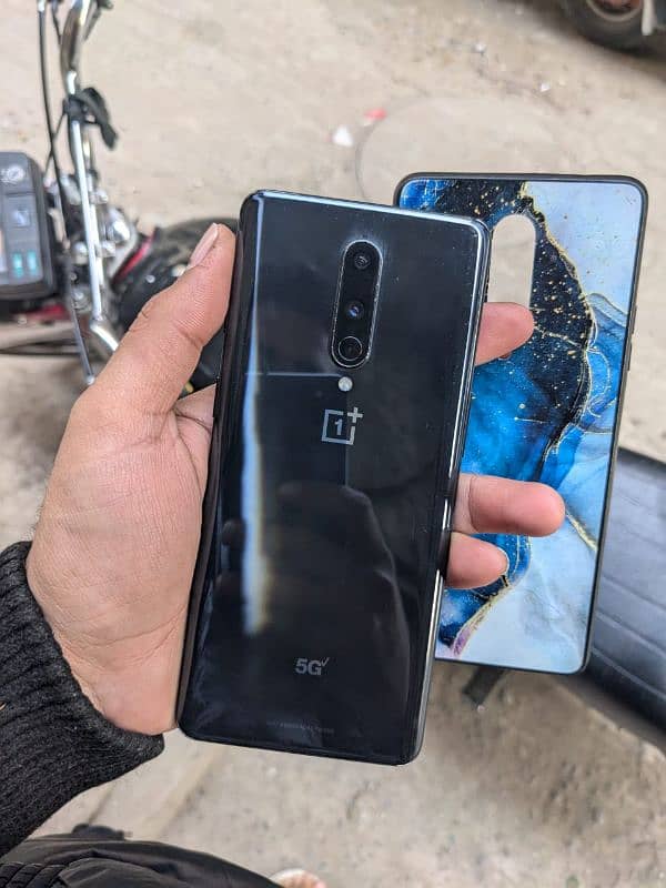 oneplus 8.8gb. 128gb.   9/10 condition 1