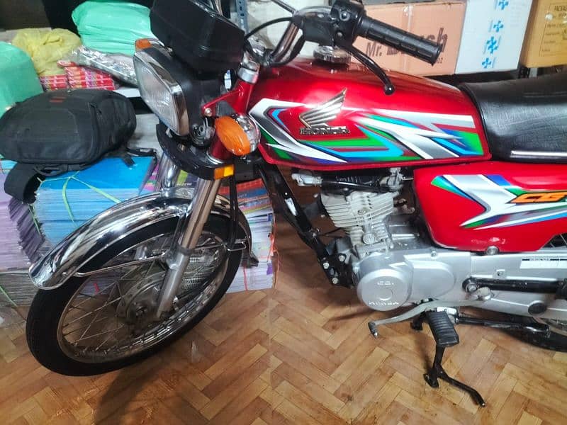 Honda 125 2023 model 8 month ki register ha 100 original ha 0