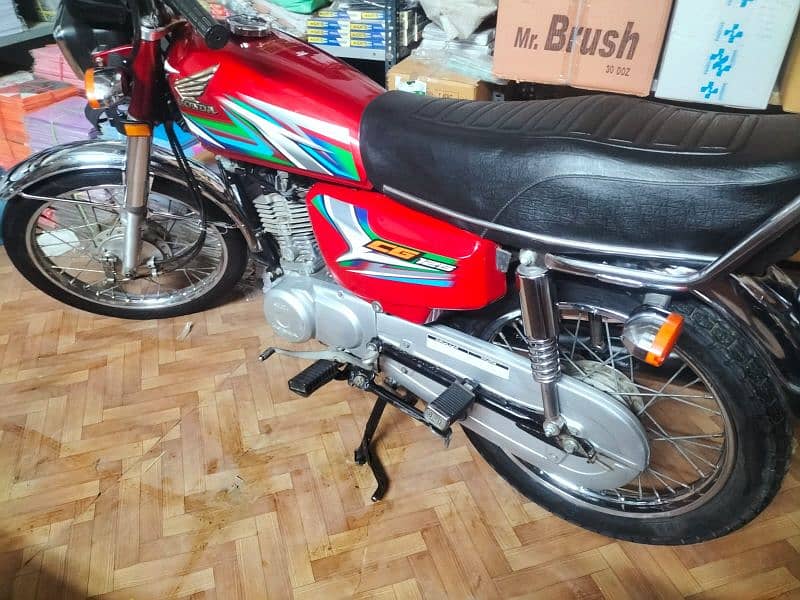 Honda 125 2023 model 8 month ki register ha 100 original ha 1