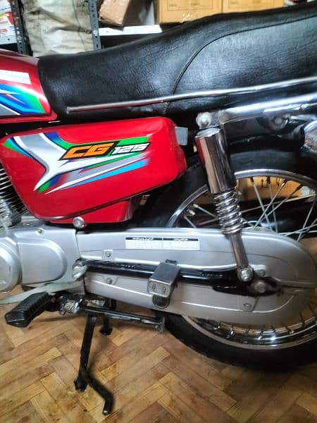 Honda 125 2023 model 8 month ki register ha 100 original ha 2