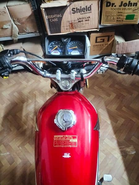 Honda 125 2023 model 8 month ki register ha 100 original ha 4