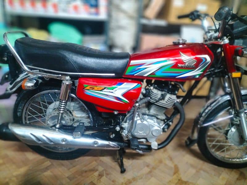 Honda 125 2023 model 8 month ki register ha 100 original ha 5