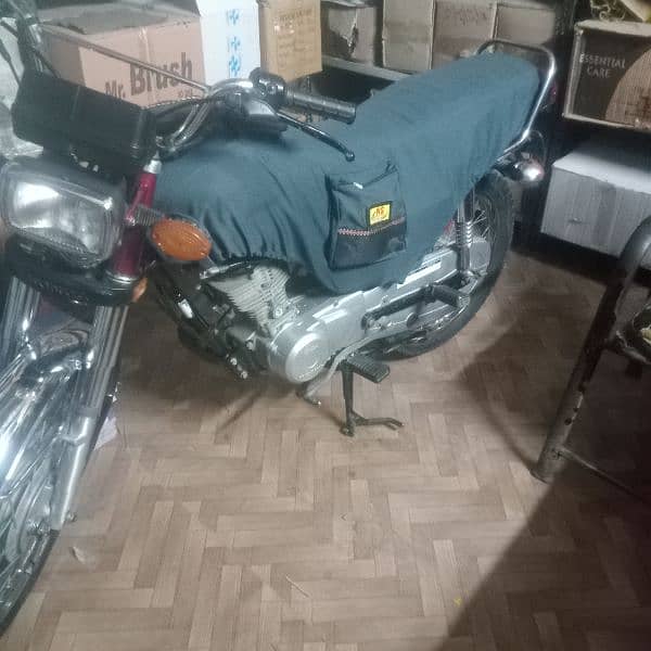 Honda 125 2023 model 8 month ki register ha 100 original ha 9