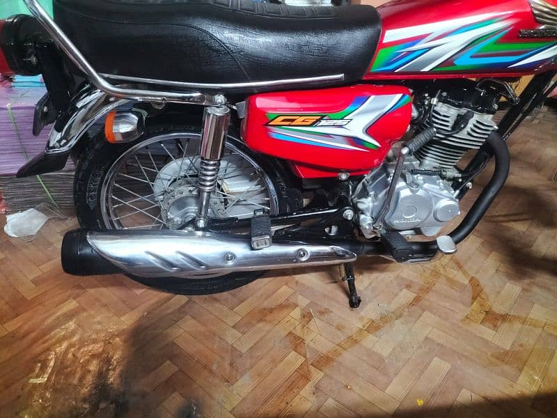 Honda 125 2023 model 8 month ki register ha 100 original ha 11