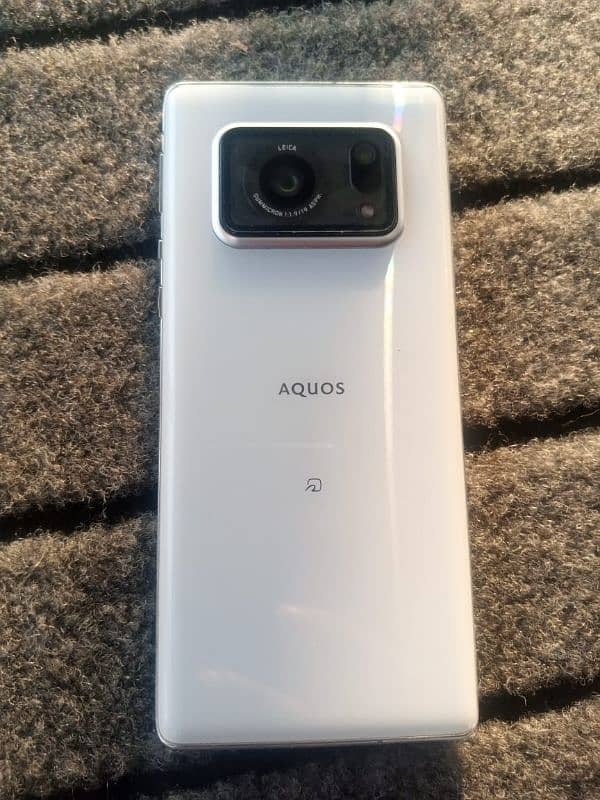 Aquos R6 2