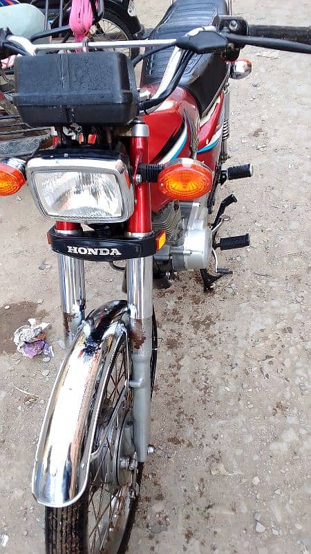 bike bhot achi condition my hi Ghar KY used my hi bike 0