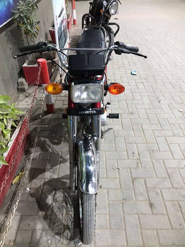 bike bhot achi condition my hi Ghar KY used my hi bike 1