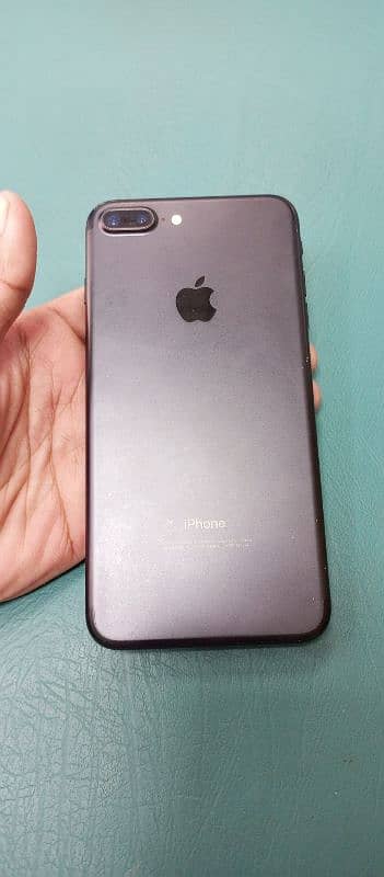 iphone 7 plus 128 gb factory unlock 10/10, condition betery health 70 0