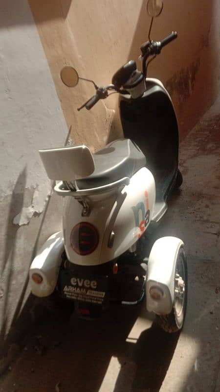 Evee Nisa Electric Scooty Electric Bike 3 wheel 0