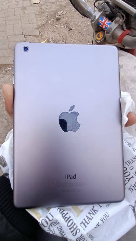 I pad apple A1432 mini2 1