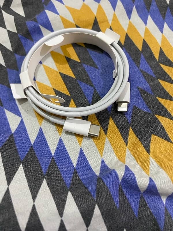 Orignal Apple usb-c to lightning cable 1