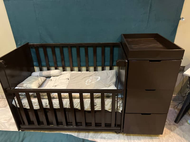 Baby Cot with Chester Drawer + Mattress + Bedsheet & Quilt 5