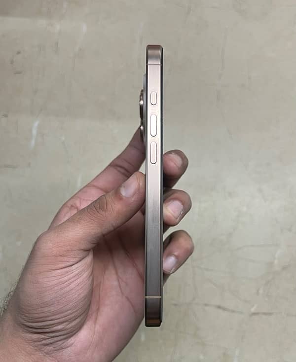 iPhone 16 pro 128gb Factory Unlock 2