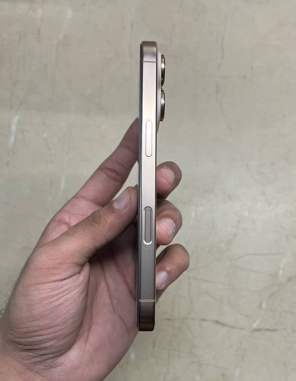 iPhone 16 pro 128gb Factory Unlock 3