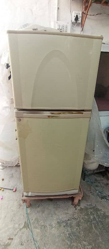 Dawlance Medium Refrigerator 0