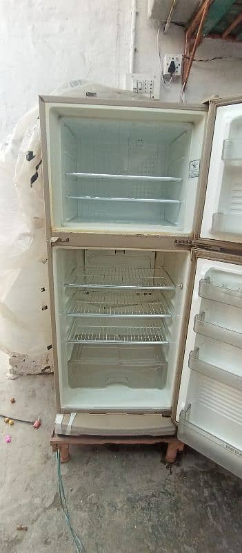 Dawlance Medium Refrigerator 2