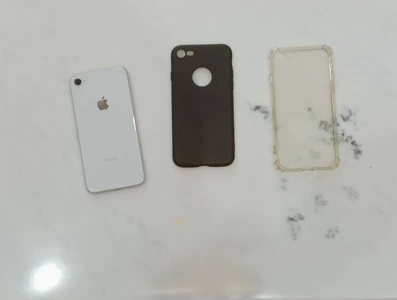 iphone 8 non pta 64gb white color all okay with 2 pouch and 1