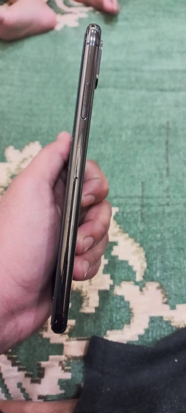 Apple iPhone XS Max 4