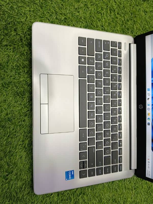 Hp core i5 12th Generation laptop . . (16/256 ssd). 2