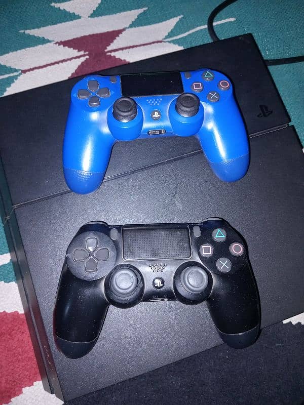 ps4 with 2 original controler 1