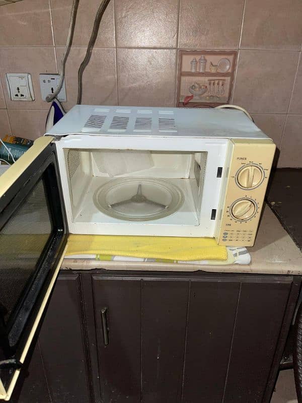 Dawlance microwave oven 4