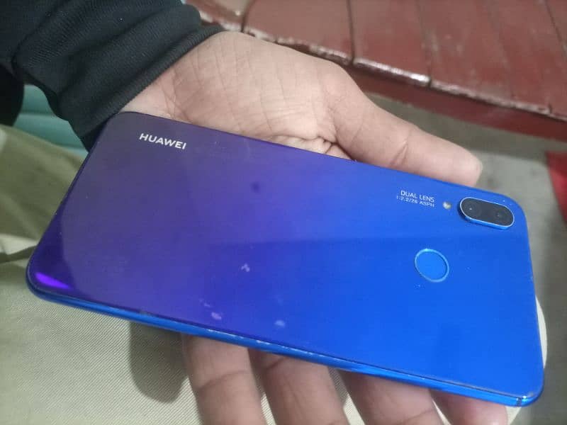 Huawei Nova 3i.  128GB.  4GBram. allok 2