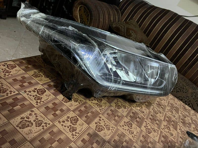 Halogen Head lights of Honda city 6th generation 1