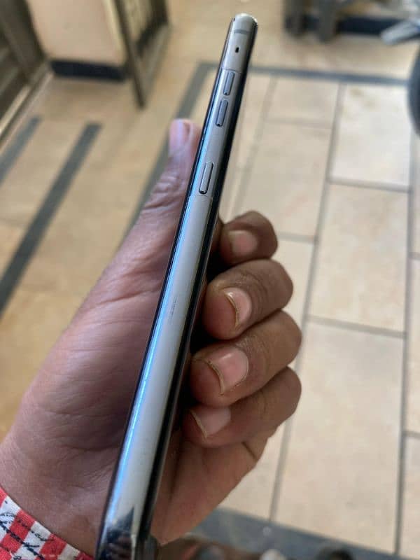 LG G8 Thinq 4