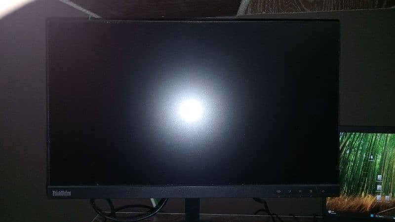 22 INCH,BOARDERLESS lenovo thinkvison 4