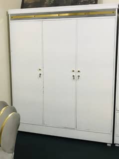 3 door cupboard