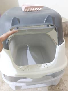 Cat litter box look like new, used few months  with litter tray