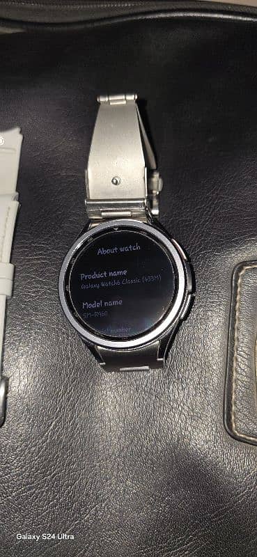 samsung watch 6 classic silver 47. mm with box and free straps 3