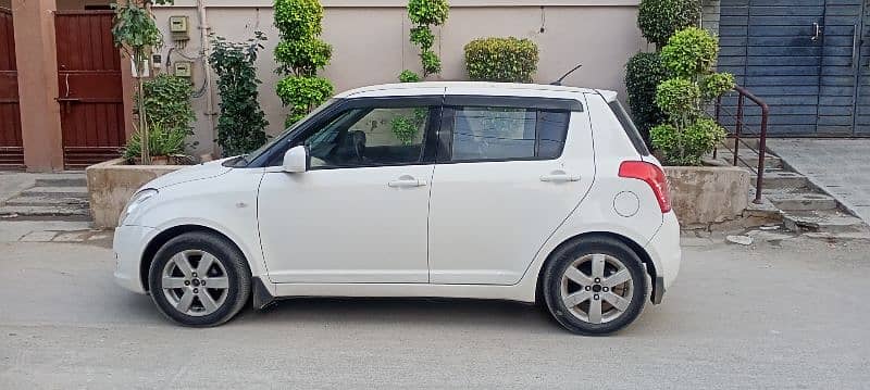 Suzuki Swift DLX Automatic 2015 0