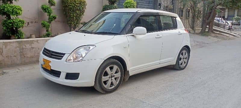 Suzuki Swift DLX Automatic 2015 4