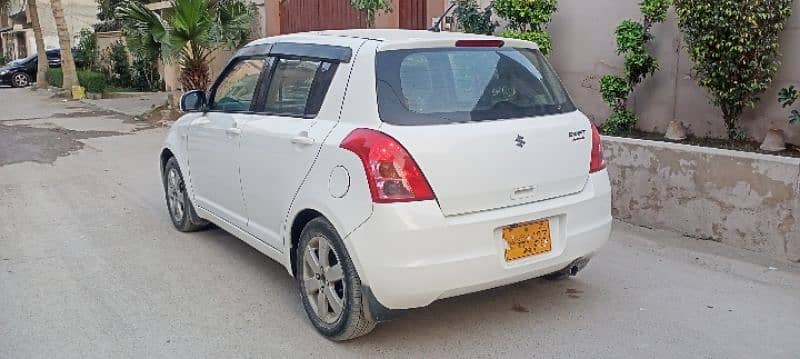 Suzuki Swift DLX Automatic 2015 6