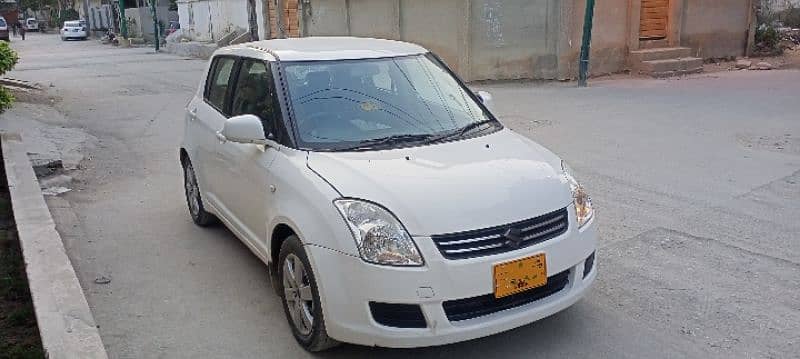 Suzuki Swift DLX Automatic 2015 7