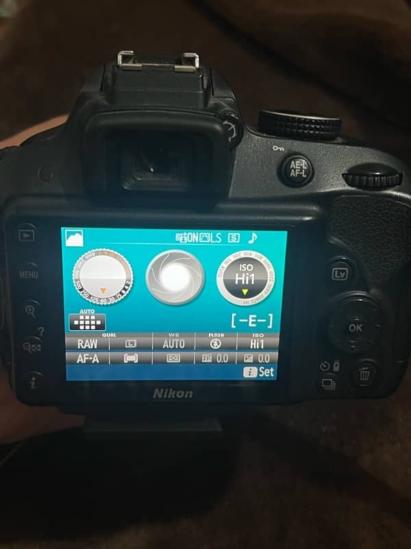 Nikon D-3300 perfect Condition less used untouch 1