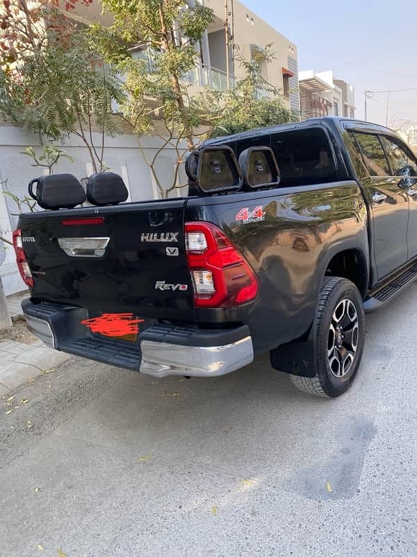 Toyota Hilux 2022 1