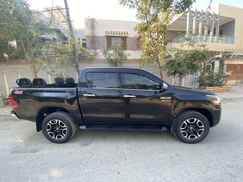 Toyota Hilux 2022 13