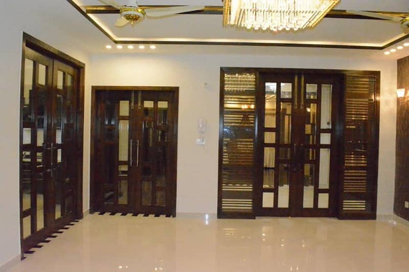 10 Marla Like Brand New House With Gas Available For Rent In Bahria Town Town Lahore. 5