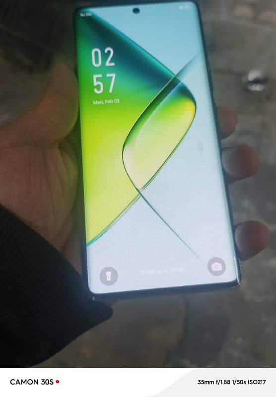 infinix note40 pro wireless charger 10. by 10 lush condition 1