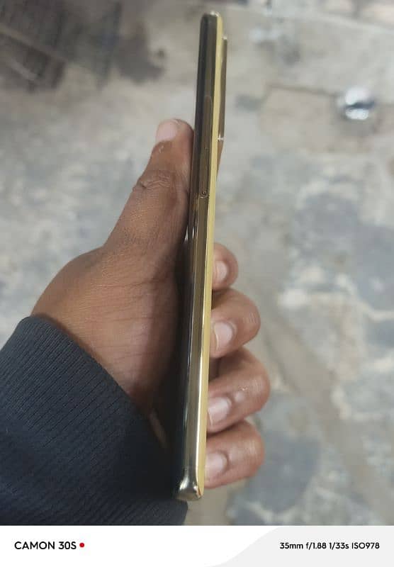 infinix note40 pro wireless charger 10. by 10 lush condition 5