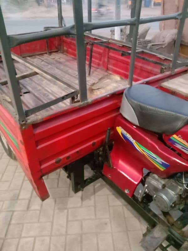 UNITED 100 LOADER RED COLOR 3