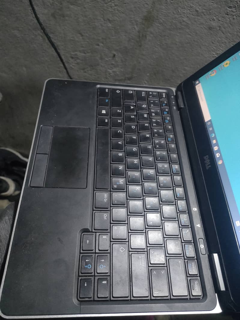 Dell i5 4th generation mint condition 3