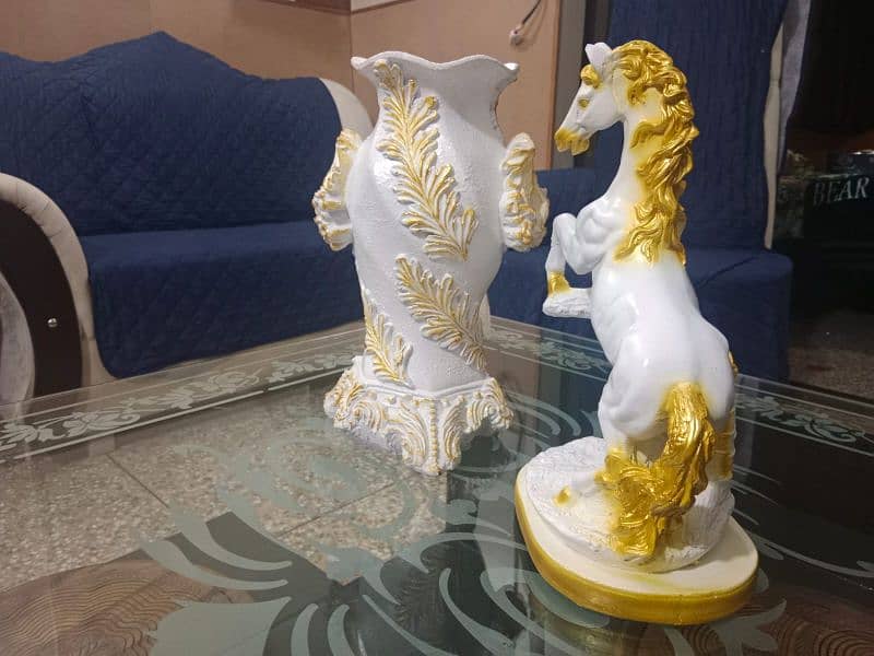 vase and decoration horse 1