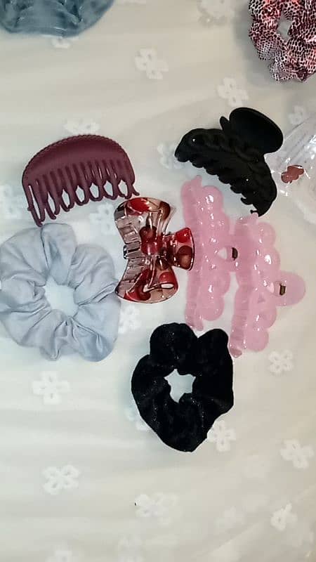 deal of hair catchers and scrunchies 0