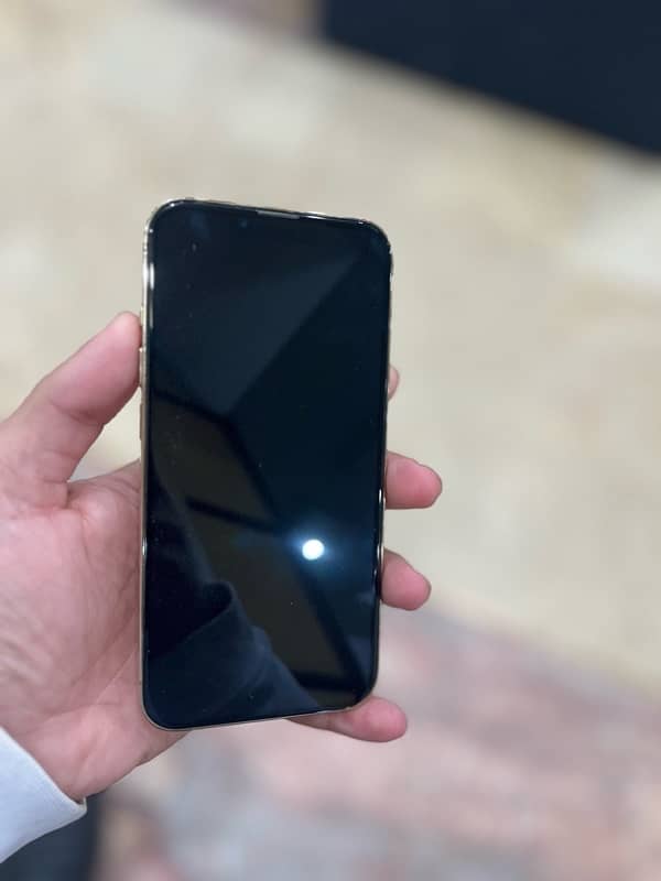 iphone 13 pro 10/10 condition PTA 4