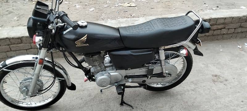 Honda 125 Black color 2025 model lush condition urgent sale 0